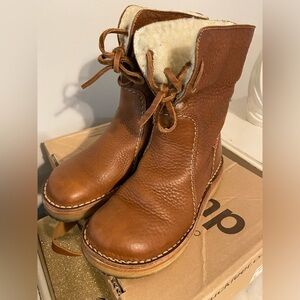 Duckfeet Arhaus Size 6